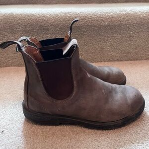 7.5 Blundstones